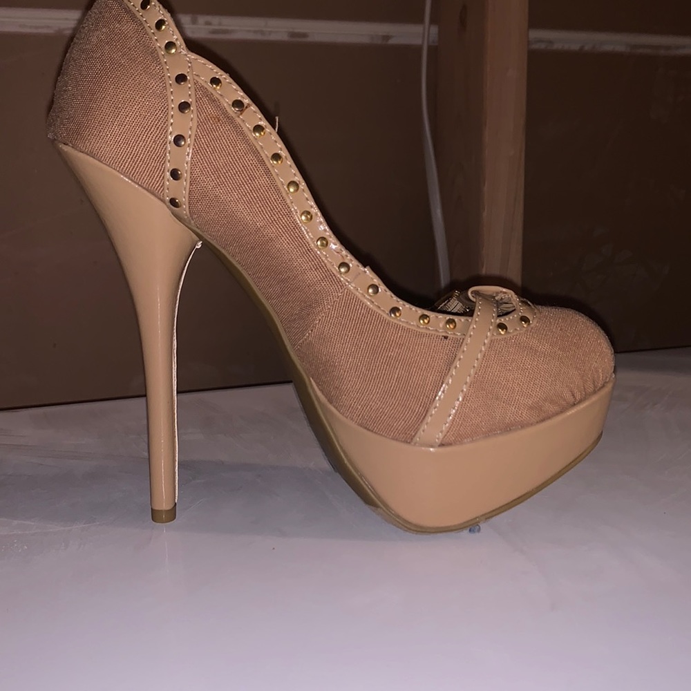 Never been used brand-new in the box size 6